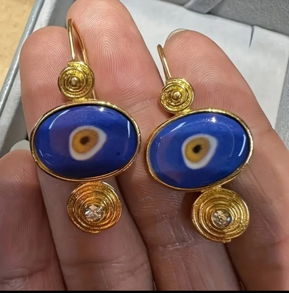 NEW! Lucky Eye Earrings - Picture 6 of 7